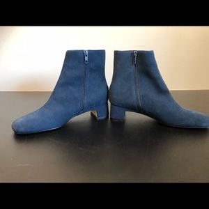 Ladies 7 1/2 W blue suede boots! 💙